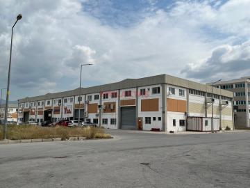 EMLAKTAŞ'tan Işıkkent'te Hazır Ofisli, Merkezi Konumda 650 m2 İşyeri-Depo **Çift Cepheli
