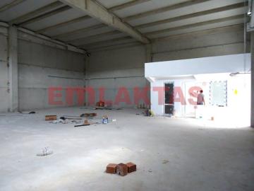 EMLAKTAŞ'TAN HAZIR OFİSLİ VE MÜSTAKİL BAHÇELİ 800 M2 DEPO-İŞYERİ