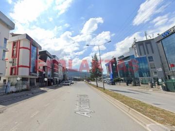 EMLAKTAŞ'TAN ANA CADDE ÜZERİ 1400 M2 MÜSTAKİL BİNA, SHOWROOM