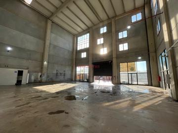EMLAKTAŞ'TAN BORNOVA İŞ MERKEZİ'NDE 360 M2 DEPO **GÜVENLİKLİ
