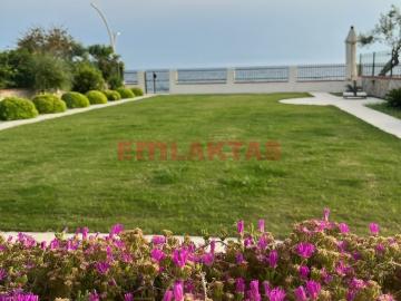 EMLAKTAŞ'TAN DENİZE SIFIR KONUMDA, 750 M2 ARSA İÇİNDE 600 M2 MÜSTAKİL VİLLA