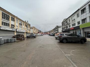 EMLAKTAŞ'TAN SİTE İÇİNDE ÇİFT CEPHELİ, OFİSLİ 400 M2 İŞYERİ-DEPO