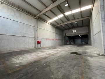 EMLAKTAŞ'TAN ÇİFT CEPHELİ VE RAMPALI 750 M2 DEPO-İŞYERİ **OFİSLİ