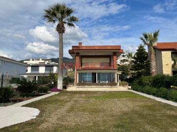 EMLAKTAŞ'TAN DENİZE SIFIR KONUMDA, 750 M2 ARSA İÇİNDE 600 M2 MÜSTAKİL VİLLA