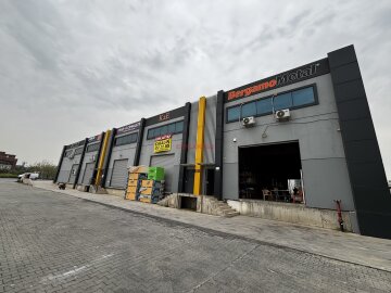EMLAKTAŞ'TAN HAZIR OFİSLİ VE RAMPALI 450 M2 İŞYERİ-DEPO **KÖŞE