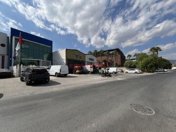 EMLAKTAŞ'TAN BORNOVA'DA PRESTİJLİ, LÜKS OFİSLİ 700 M2 İŞYERİ