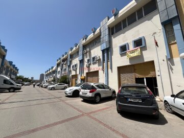 EMLAKTAŞ'TAN İZELTAŞ GALERİA'DA OFİSLİ 250 M2 İŞYERİ-DEPO **GÜVENLİKLİ
